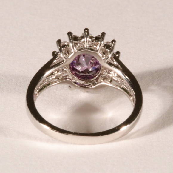 Fashion Ring - Multiple Sizes - Picture 5 of 5